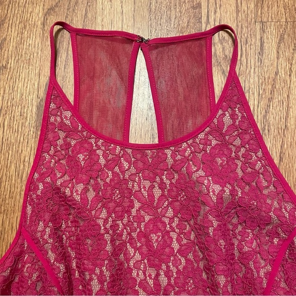 NWT BCBGMaxAzria Larke Turkish Rose Lace Halter Peplum Top size 10 - Picture 5 of 16
